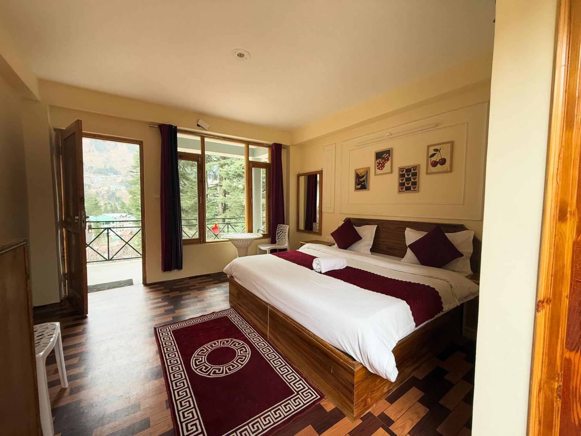 Hotel Red House Cafe And